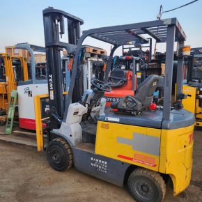 Xe nâng tcm 2,5tan fb20-8 khung cao 4m sx 2012 giá tốt