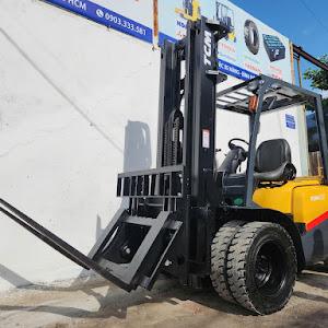 xe nâng tcm