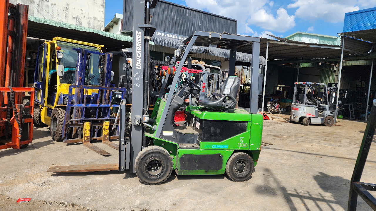 Dịch vụ cho thuê xe nâng theo tháng với đa dạng tải trọng từ 1 - 16 tấn, xe nâng điện, xe nâng dầu. Giá cạnh tranh, giao xe nhanh, bảo trì định kỳ, hỗ trợ 24/7 trên toàn quốc.